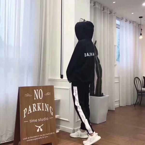 バレンシアガ パーカー コピー バレンシアガ パーカーフーディ ロゴ パーカー フーディ スーパーコピー