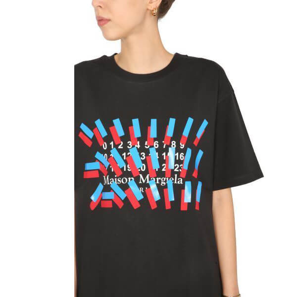 ☆メゾンマルジェラ☆ テーププリント?ロゴTシャツ偽物?