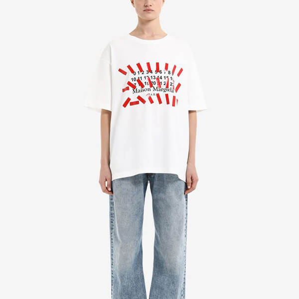 ☆メゾンマルジェラ☆ テーププリント?ロゴTシャツ偽物?