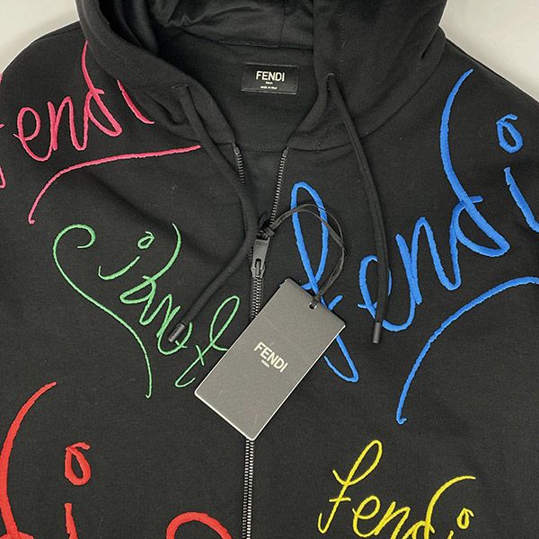 フェンディ 刺繍ロゴ ジップパーカー スーパーコピー