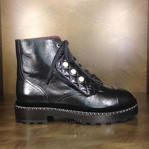 シャネル ショートブーツ パール&チェーン カーフスキン G33188 Y52157シャネル靴コピー