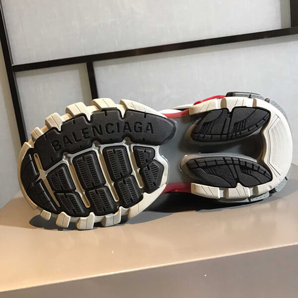 バレンシアガ トラック 偽物 TRACK2 トレーナー トラックは、レザーを一切使用していない、メッシュとナイロン素材のスニーカーです