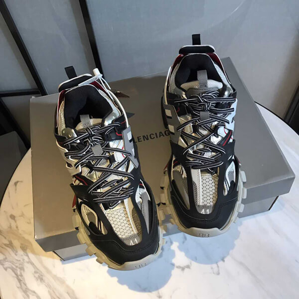 バレンシアガ トラック 偽物 TRACK2 トレーナー トラックは、レザーを一切使用していない、メッシュとナイロン素材のスニーカーです