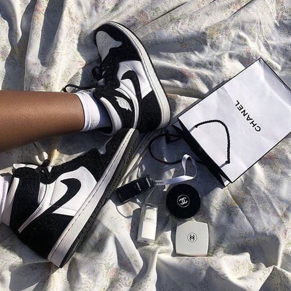 入手困難!ナイキ エアージョーダン コピー ナイキ Wmns Air Jordan 1 Retro High OG 'Twist' CD0461 007