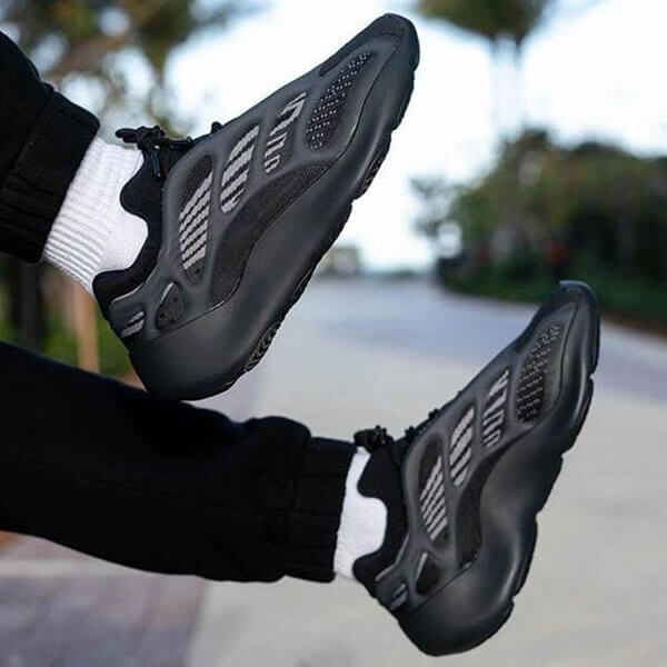 アディダス YEEZY コピーBOOST 700 V3 ALVAH イージーブースト アルヴァ H67799