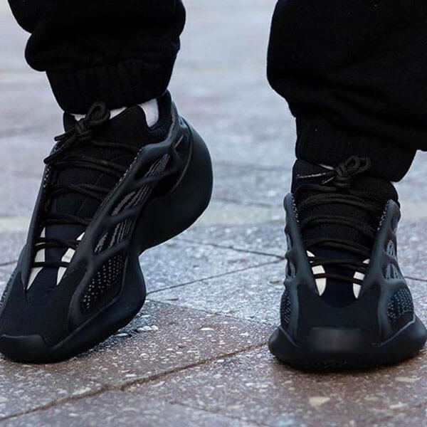 アディダス YEEZY コピーBOOST 700 V3 ALVAH イージーブースト アルヴァ H67799