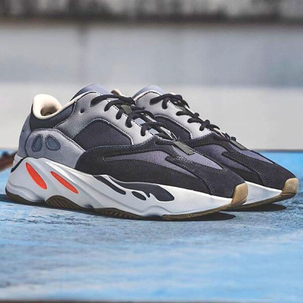 アディダス 激レア ☆ 入手困難 超限定 Yeezy 偽物 Wave Runner 700 OG FV9922