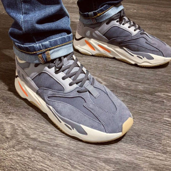 アディダス 激レア ☆ 入手困難 超限定 Yeezy 偽物 Wave Runner 700 OG FV9922