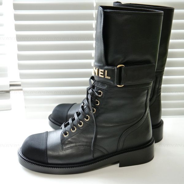 すぐ届く∞シャネル ロゴとレースアップのロングブーツ 偽物