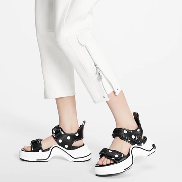 【夏にピッタリ】ルイヴィトン アークライトラインサンダル 偽物 2色1AA0PY