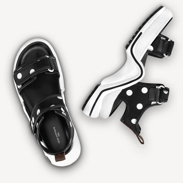 【夏にピッタリ】ルイヴィトン アークライトラインサンダル 偽物 2色1AA0PY