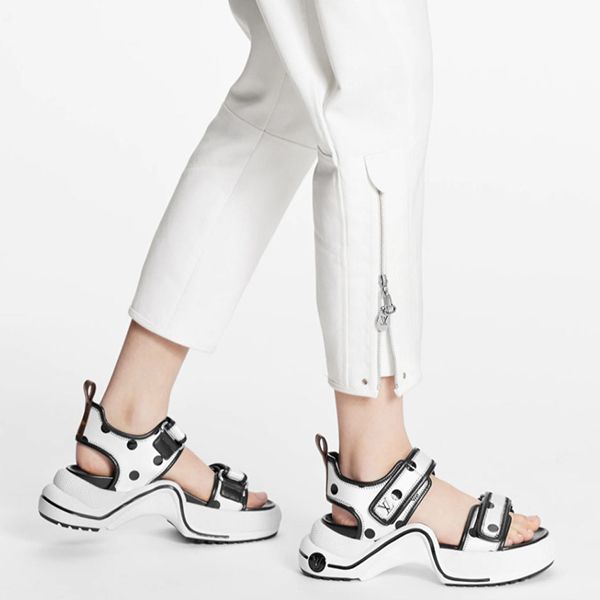 【夏にピッタリ】ルイヴィトン アークライトラインサンダル 偽物 2色1AA0PY