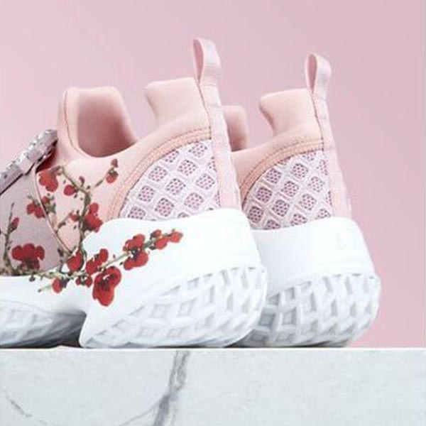 ロジェ・ヴィヴィエ クリスタルバックル付き 花柄 Viv 'Run コピー スニーカー 21030921