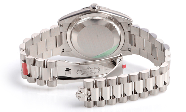 ロレックス デイデイト スーパーコピー118239A 2Bエメラルド 8Pダイヤ シルバー