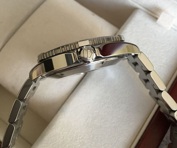 タグホイヤー アクアレーサー スーパーコピーWAK2110.BA0830 キャリバー5 500M ブラック