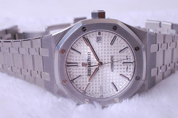 オーデマピゲ ロイヤルオーク スーパーコピー37mm 15450ST.OO.1256ST.01