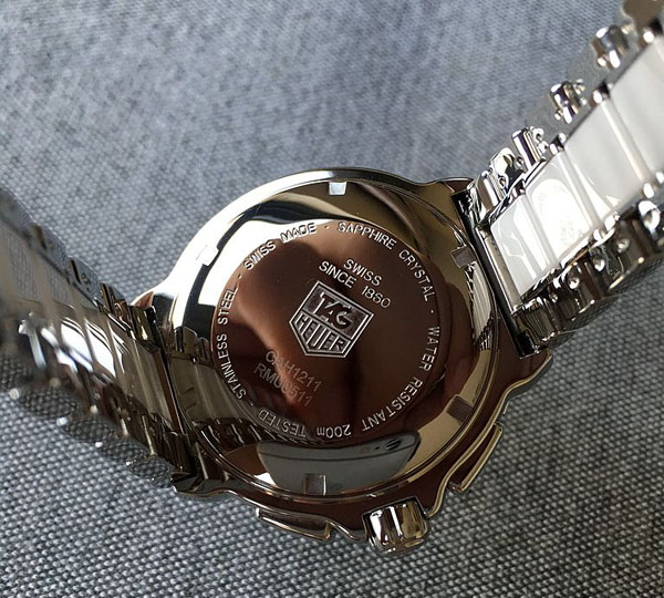 タグホイヤー フォーミュラー1 スーパーコピーCAH1211.BA0863 クロノグラフ ホワイト